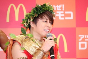 「アツいぜ！ ロコモコ」キャンペーン発表会に出席した西川貴教