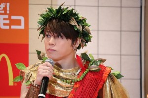 「アツいぜ！ ロコモコ」キャンペーン発表会に出席した西川貴教