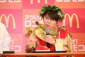 「アツいぜ！ ロコモコ」キャンペーン発表会に出席した西川貴教