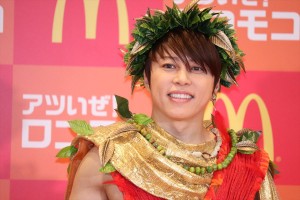 「アツいぜ！ ロコモコ」キャンペーン発表会に出席した西川貴教