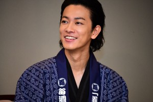 ドラマ『義母と娘のブルース』制作発表に出席した佐藤健