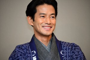 ドラマ『義母と娘のブルース』制作発表に出席した竹野内豊