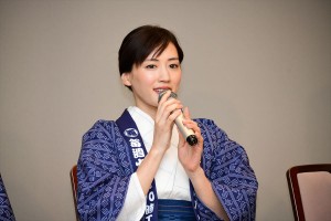 ドラマ『義母と娘のブルース』制作発表に出席した綾瀬はるか