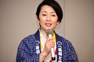 ドラマ『義母と娘のブルース』制作発表に出席した麻生祐未