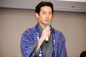 ドラマ『義母と娘のブルース』制作発表に出席した竹野内豊