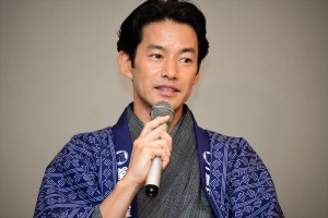 ドラマ『義母と娘のブルース』制作発表に出席した竹野内豊