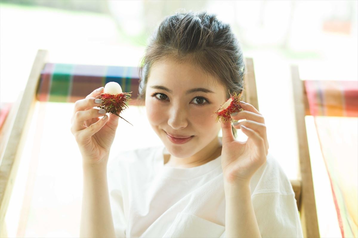 浜辺美波、高校生最後の夏をたっぷり収録　2019カレンダーブック発売