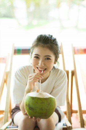 『浜辺美波　2019カレンダーブック』公開カット