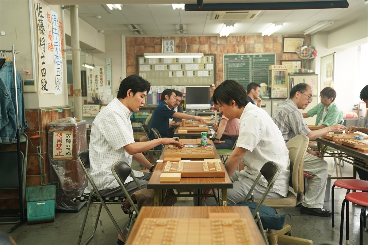 『泣き虫しょったんの奇跡』松田龍平＆野田洋次郎の共演シーン写真到着