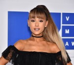 アリアナ・グランデ、婚約者のマンチェスター爆弾テロ・ジョークを擁護