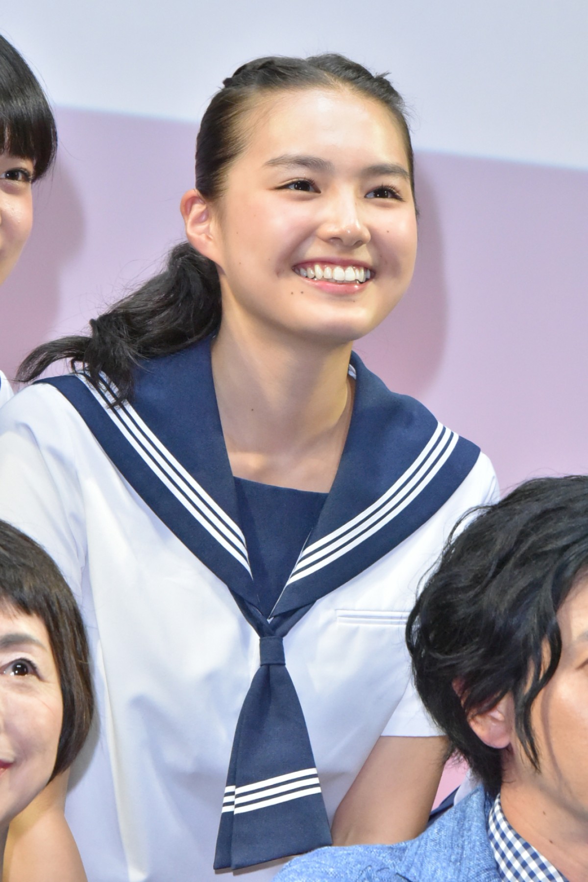 土屋太鳳、『チア☆ダン』ダンス猛練習中 “指スマ”でチームワーク最高
