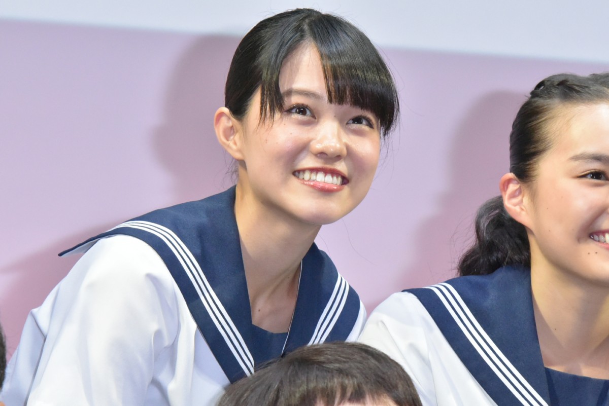土屋太鳳、『チア☆ダン』ダンス猛練習中 “指スマ”でチームワーク最高