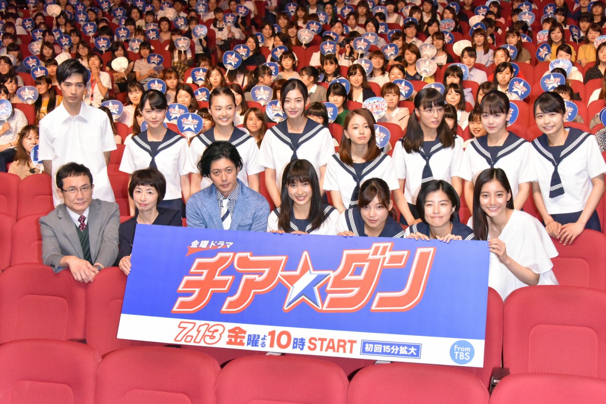土屋太鳳、『チア☆ダン』ダンス猛練習中 “指スマ”でチームワーク最高