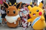 【写真】かわいい…！ ピカチュウ＆イーブイが、久間田琳加やJKたちと原宿に降臨