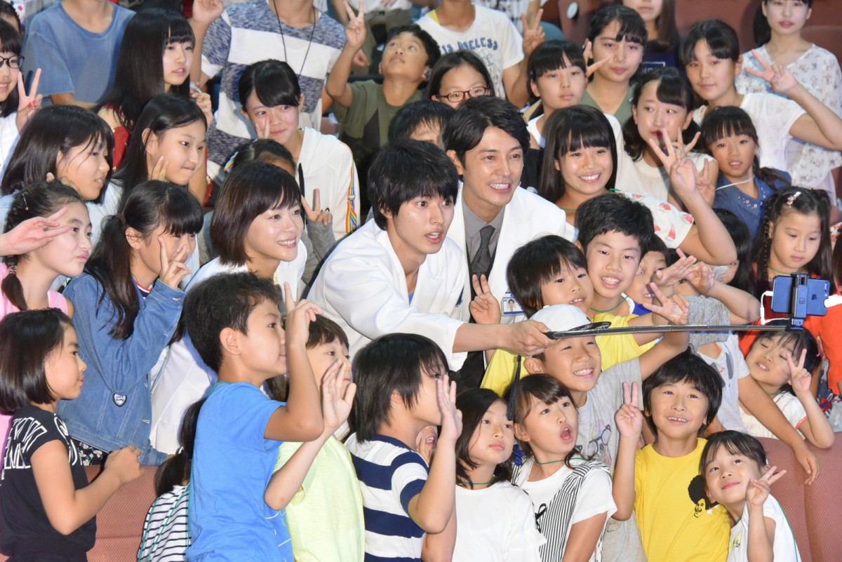 山崎賢人、子供の質問にタジタジ　イケメンと言われたら「認めるしかないかな」