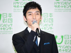 パラスポーツ応援チャリティーソング『雨あがりのステップ』寄付贈呈式に出席した草なぎ剛