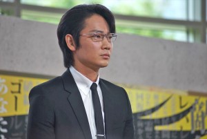 ドラマ『ハゲタカ』制作発表記者会見に登場した綾野剛