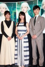 NHKドラマ『透明なゆりかご』記者会見に出席した（左から）水川あさみ、清原果耶、瀬戸康史