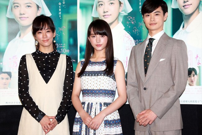 NHKドラマ『透明なゆりかご』記者会見に出席した（左から）水川あさみ、清原果耶、瀬戸康史