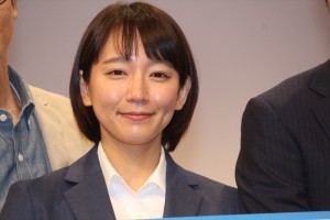 吉岡里帆、『健康で文化的な最低限度の生活』制作発表に登場