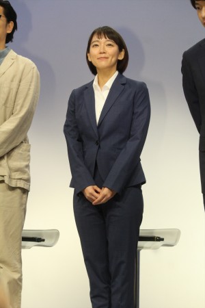 吉岡里帆、『健康で文化的な最低限度の生活』制作発表に登場