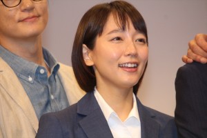 吉岡里帆、『健康で文化的な最低限度の生活』制作発表に登場