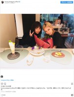 憧れの加藤ミリヤとプレゼント交換状態　※「川口春奈」インスタグラム