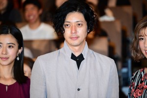 『連続ドラマW　イアリー 見えない顔』完成披露試写会に登場したオダギリジョー