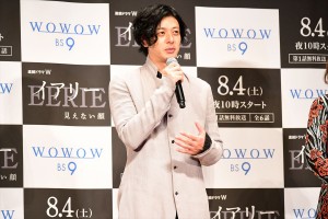 『連続ドラマW　イアリー 見えない顔』完成披露試写会に登場したオダギリジョー