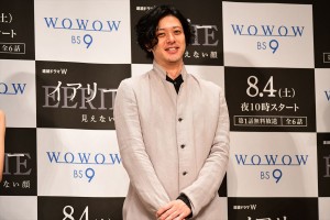 『連続ドラマW　イアリー 見えない顔』完成披露試写会に登場したオダギリジョー