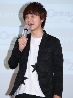 センチュリー21 新CM 発表会に登場した瀧上伸一郎（流れ星）