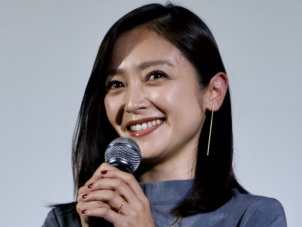 37歳の安達祐実、19歳のモトーラ世理奈らと姉妹役も「違和感なさすぎ」