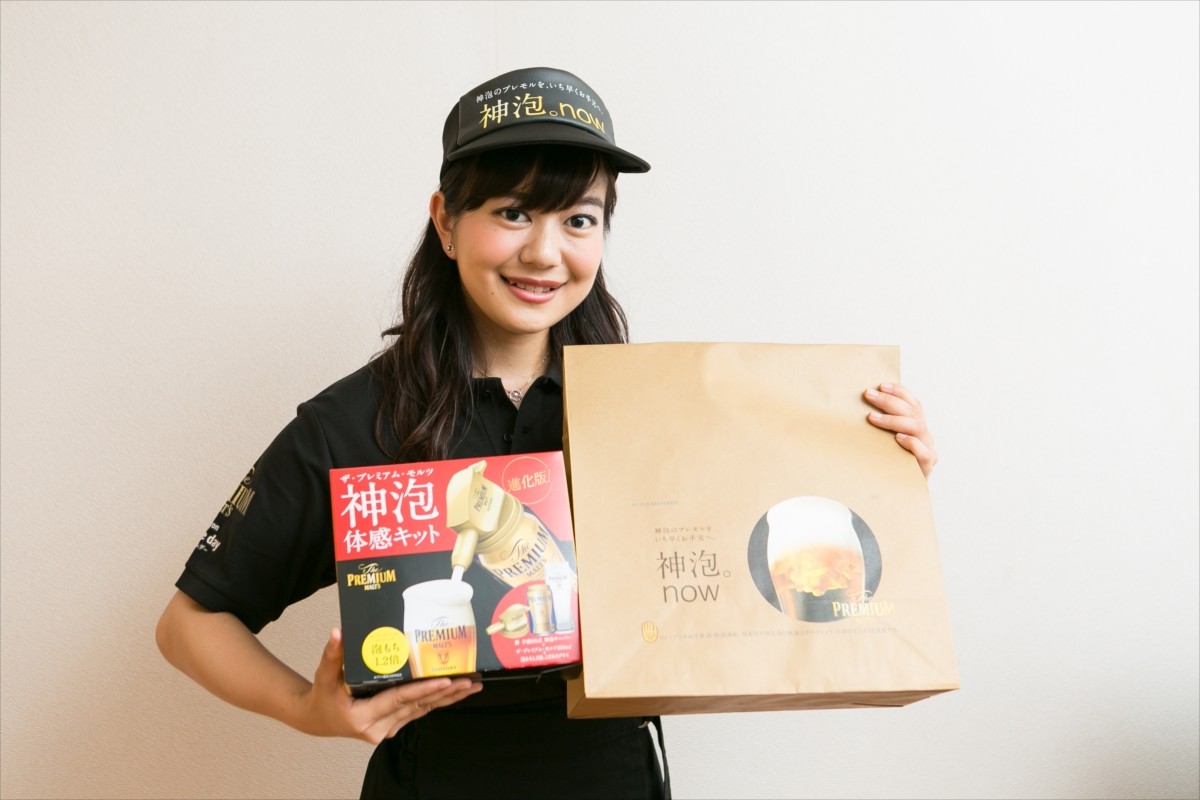 おのののか、ビアガールとともにサプライズ訪問