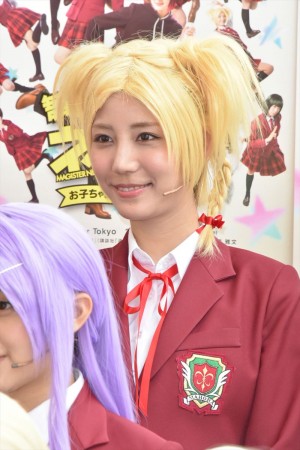 舞台『魔法先生ネギま！～お子ちゃま先生は修行中！～』初日会見に出席した豊島美優