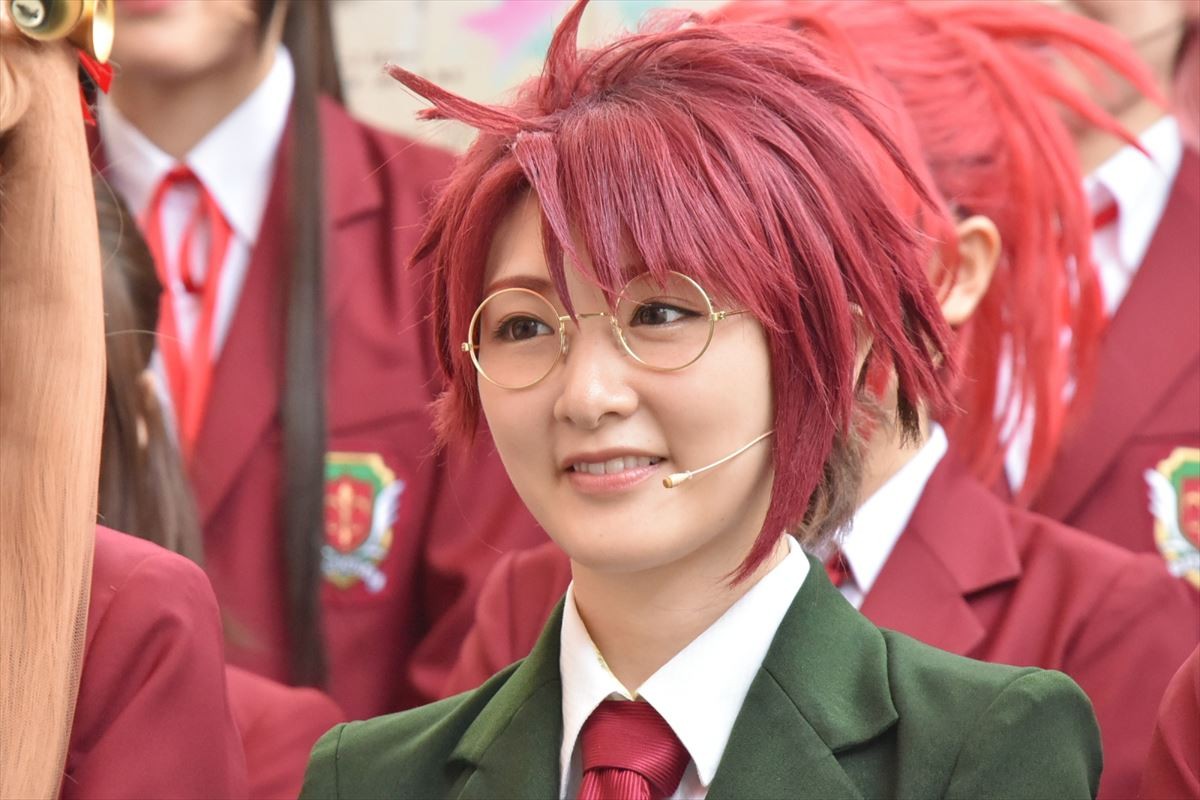 舞台『魔法先生ネギま!~お子ちゃま先生は修行中!~』初日会見に出席した生駒里奈