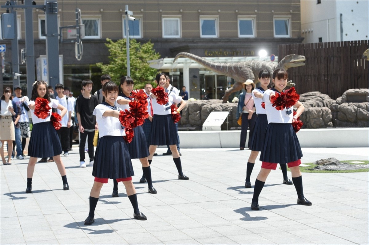 今夜スタート『チア☆ダン』、土屋太鳳がチアダンス部設立へ動き出す