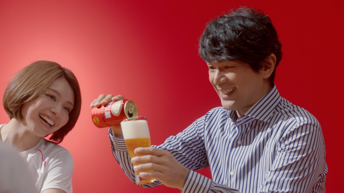 カーリング女子『LS北見』初CM出演　江口洋介とビールで乾杯
