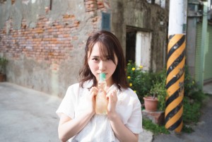 撮影：佐藤裕之／高橋朱里1st 写真集 曖昧な自分（講談社）より