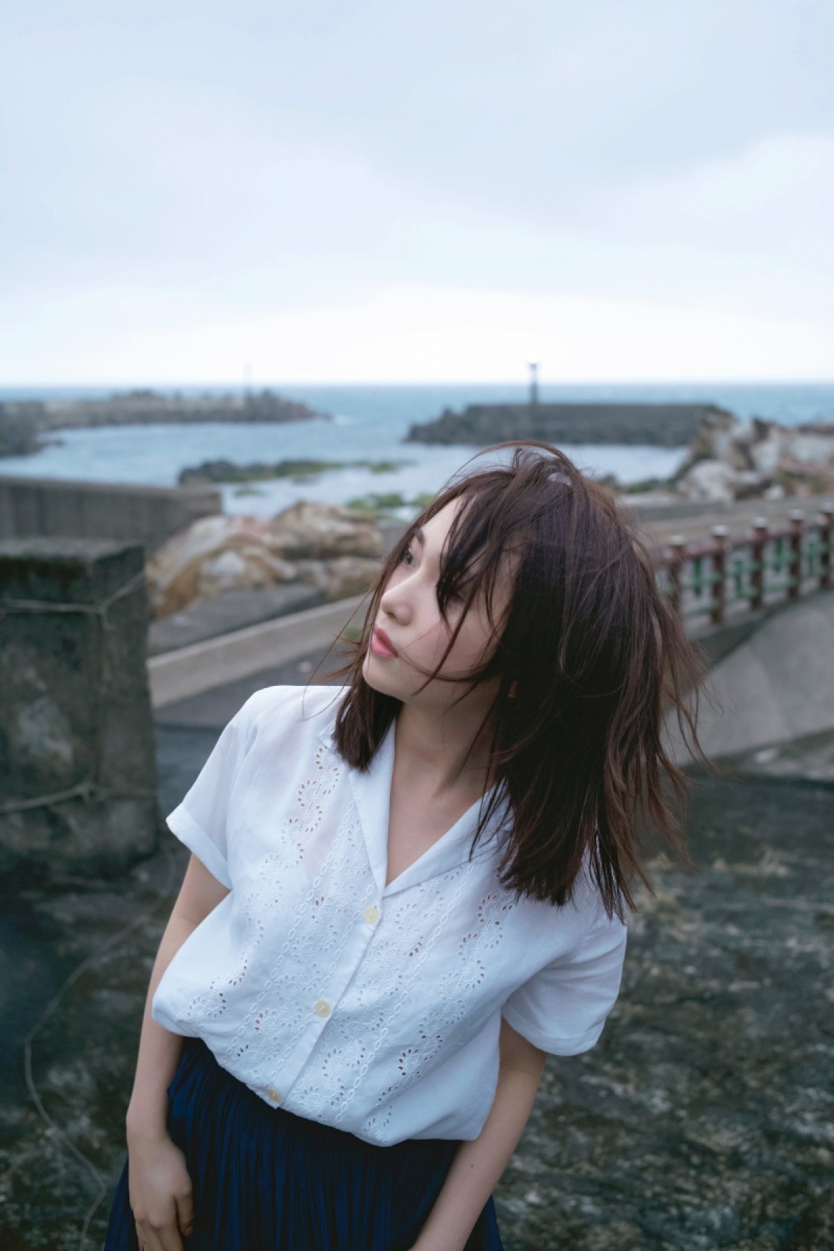 AKB48高橋朱里、ランジェリー姿の撮影は「カメラマンには絶対見えてる」