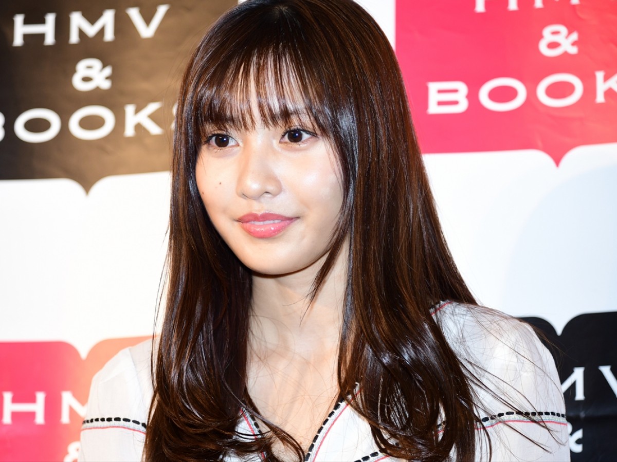 佐野ひなこ、「肘ブラで下乳も」最大露出の写真集！