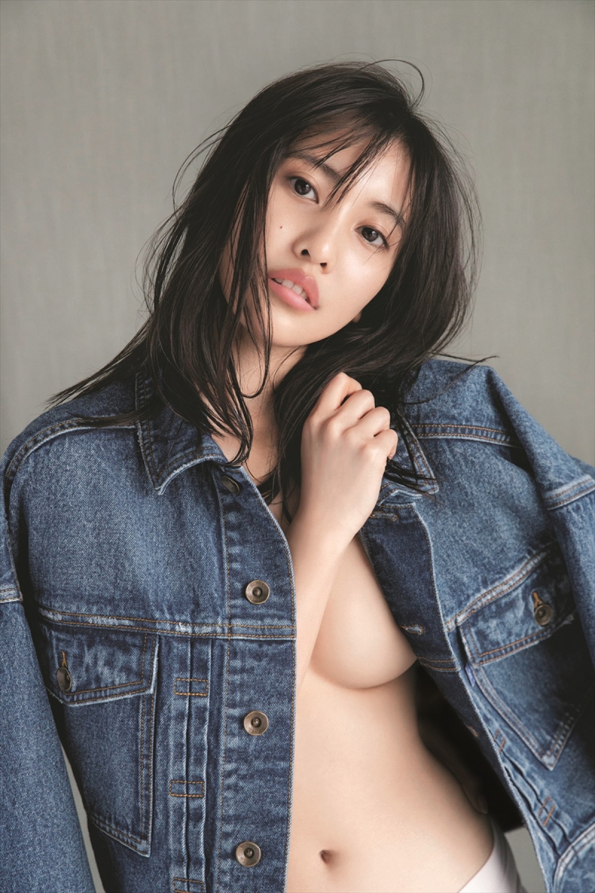 佐野ひなこ、「肘ブラで下乳も」最大露出の写真集！