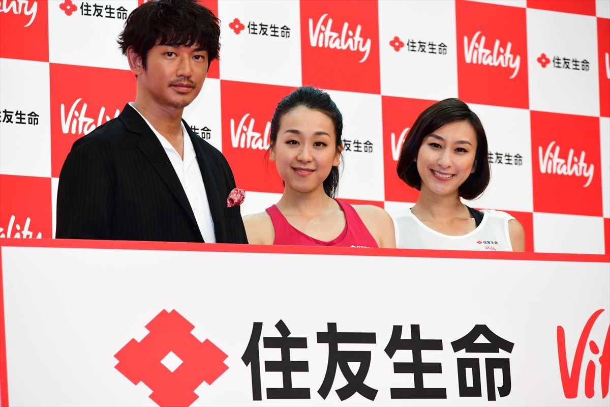 住友生命「Vitality」メディア発表会に出席した（左から）瑛太、浅田真央、浅田舞