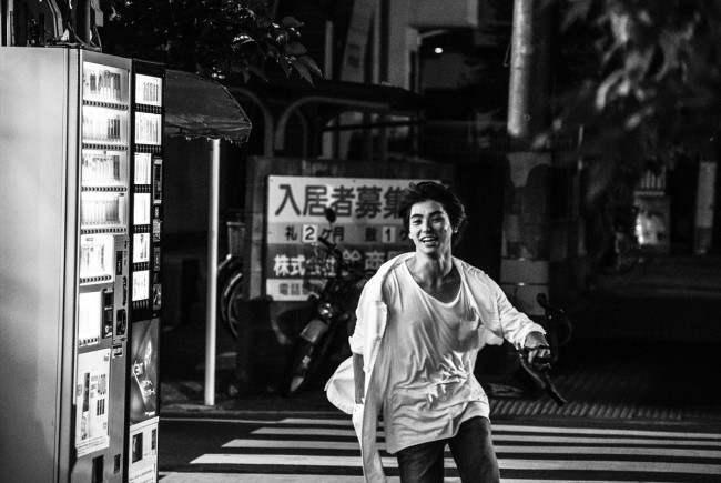 写真）村上虹郎がモノクロームで静かに狂う 映画『銃』特報解禁 - 映画