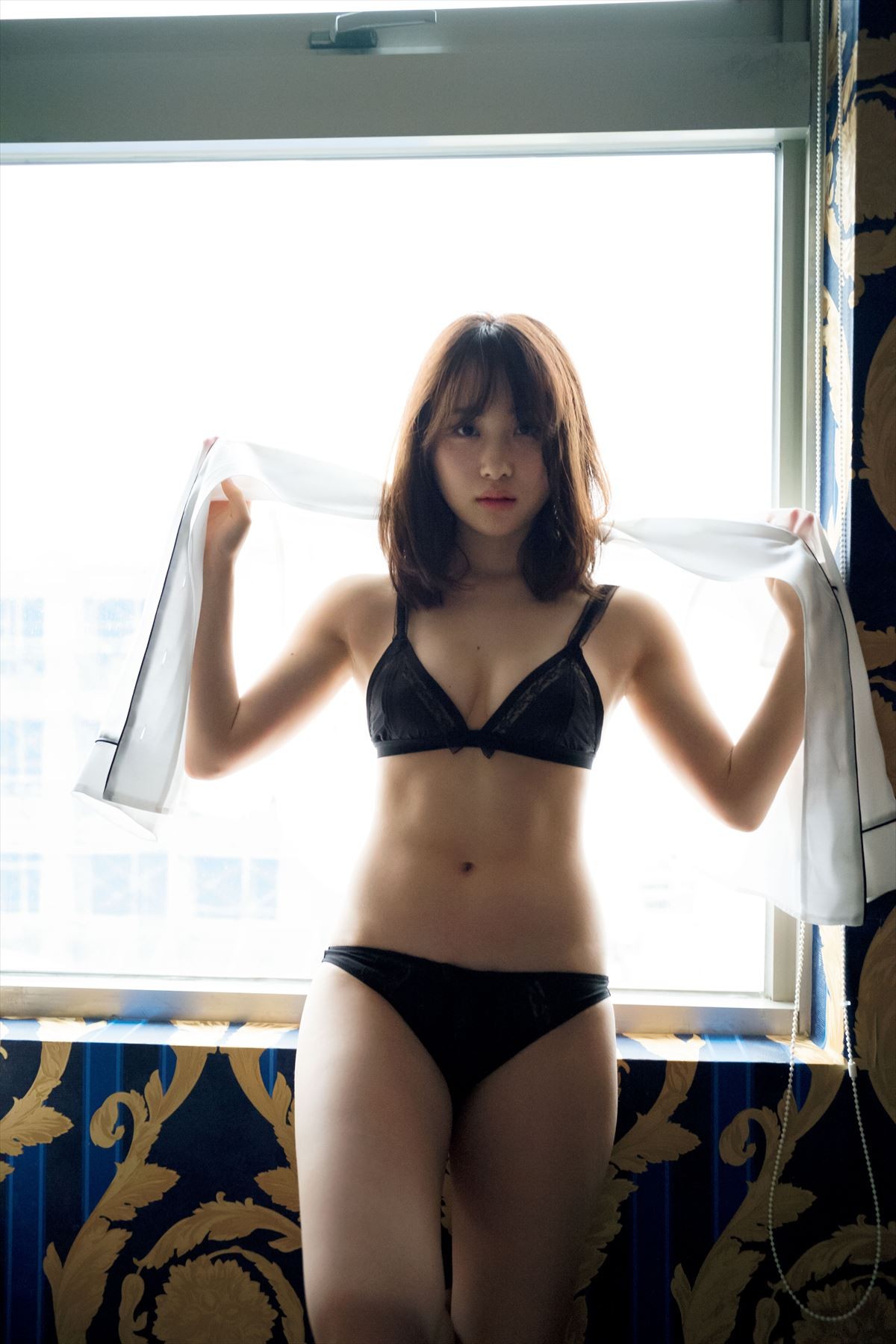 AKB48高橋朱里、ランジェリー姿の撮影は「カメラマンには絶対見えてる」