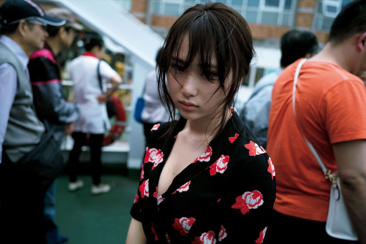 AKB48高橋朱里、ランジェリー姿の撮影は「カメラマンには絶対見えてる」