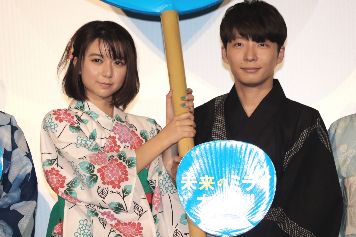 (左から)上白石萌歌、星野源
