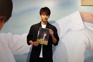 竹内涼真、写真集『Ryoma Takeuchi』発売記念イベントに登場