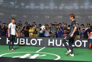 「ウブロ 乾貴士×大迫勇也 チャリティーイベント」に出席した（左から）乾貴士と大迫勇也