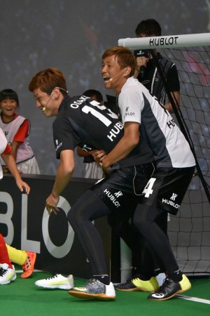 「ウブロ 乾貴士×大迫勇也 チャリティーイベント」に出席した（左から）大迫勇也と乾貴士