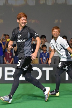 「ウブロ 乾貴士×大迫勇也 チャリティーイベント」に出席した（左から）大迫勇也、乾貴士